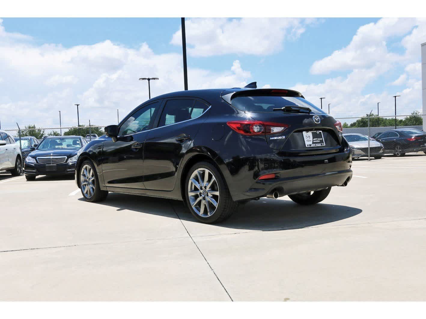 Used 2018 MAZDA MAZDA3 Grand Touring w/ Premium Equipment Package FWD image 2