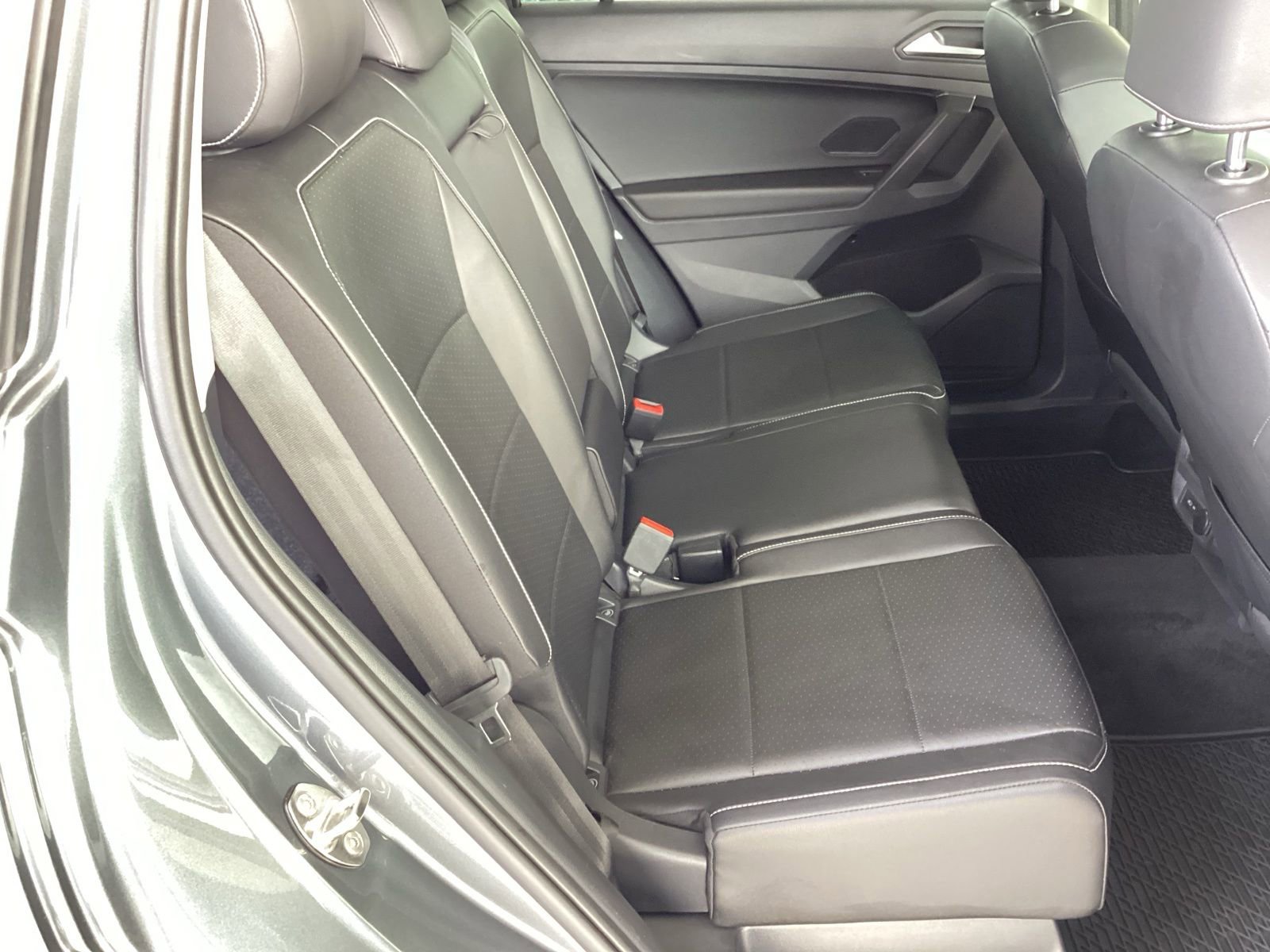 Used 2021 Volkswagen Tiguan SE image 19