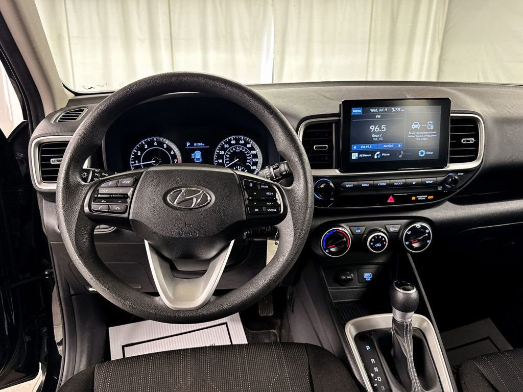 Used 2020 Hyundai Venue SE image 12