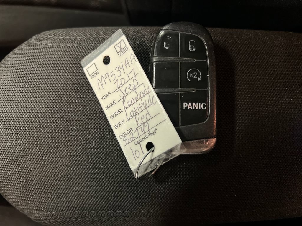 Used 2017 Jeep Renegade Latitude AWD/4WD image 30