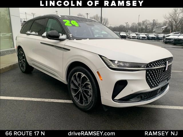 Used 2024 Lincoln Nautilus Reserve w/ Equipment Group 202A image 9