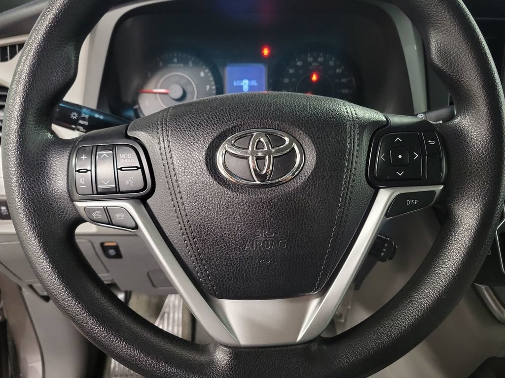 Used 2016 Toyota Sienna LE AWD/4WD image 22