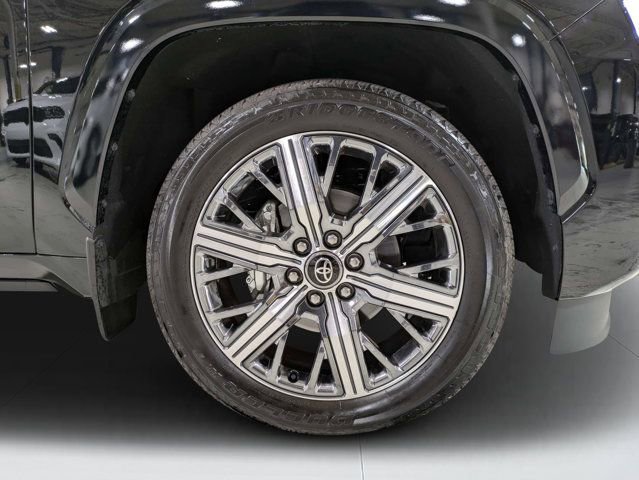 Used 2025 Toyota Sequoia Capstone AWD/4WD image 10