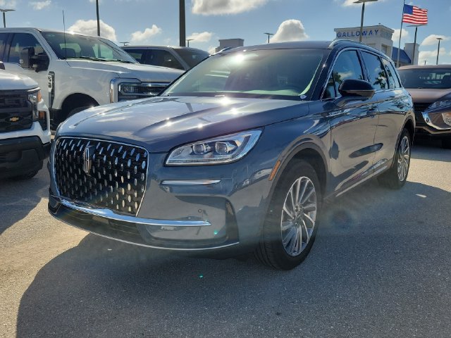 Used 2023 Lincoln Corsair Reserve w/ Equipment Group 201A FWD image 3