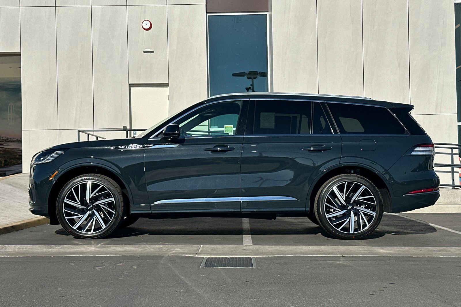 New 2026 Lincoln Aviator Black Label AWD/4WD image 6