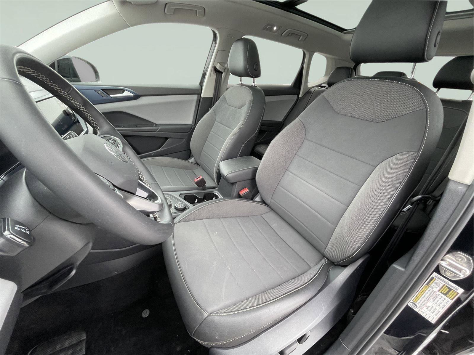 Used 2022 Volkswagen Taos SE w/ Panoramic Sunroof Package image 13