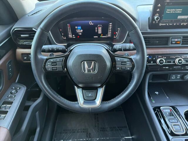 Used 2025 Honda Pilot Elite image 18