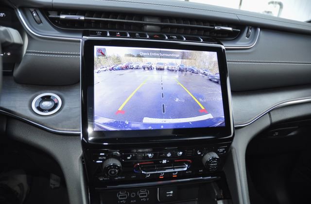 Used 2024 Jeep Grand Cherokee Overland w/ Luxury Tech Group IV image 29