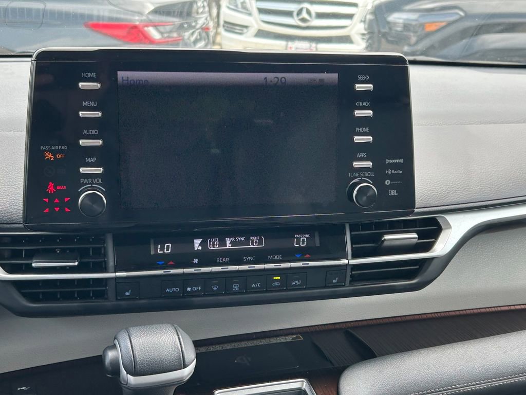 Used 2024 Toyota Sienna XLE w/ XLE Plus Package FWD image 20
