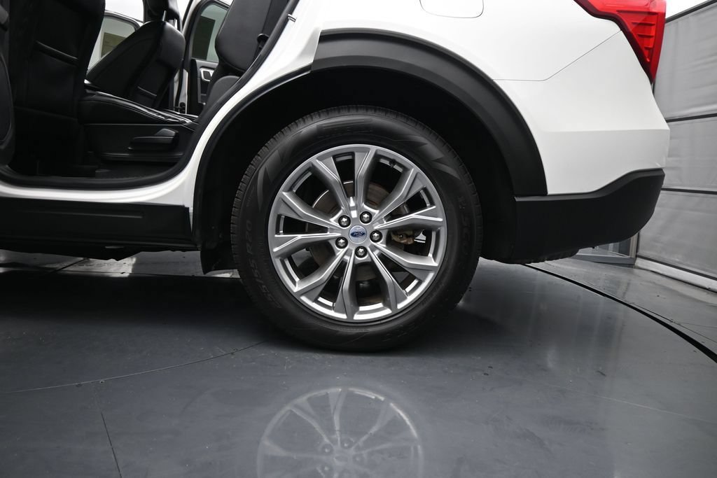 Certified 2021 Ford Explorer XLT w/ Equipment Group 202A RWD image 18