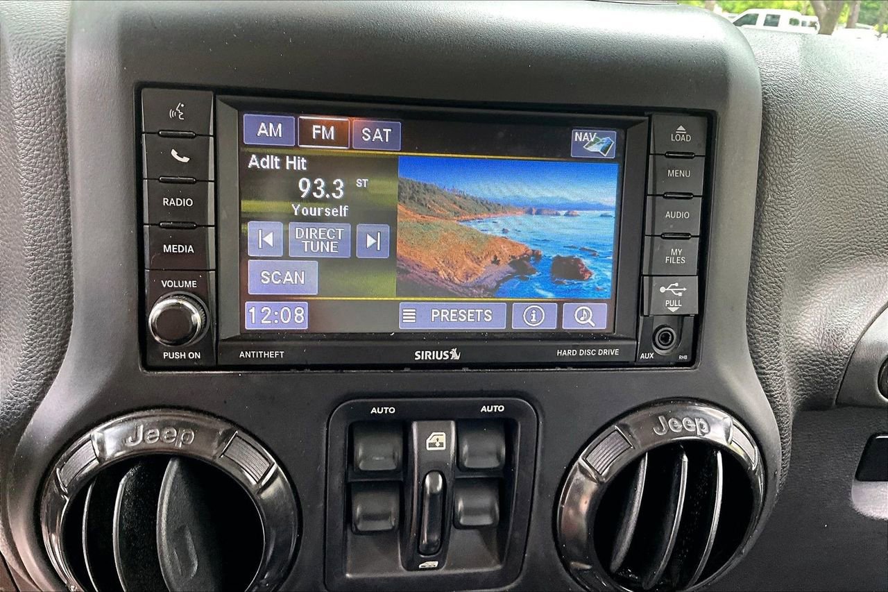 Used 2017 Jeep Wrangler Unlimited Rubicon AWD/4WD image 23