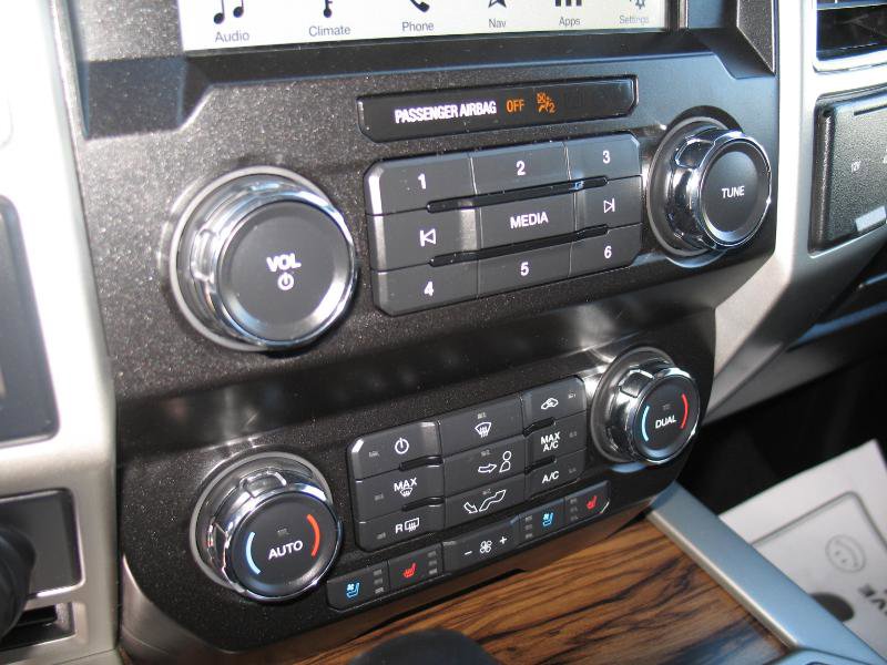 Used 2019 Ford F150 Lariat w/ Trailer Tow Package image 27