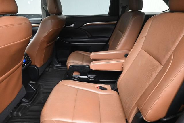 Used 2019 Toyota Highlander Limited FWD image 18