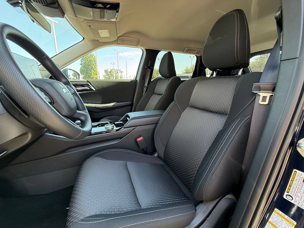 New 2026 Mitsubishi Outlander ES FWD image 35