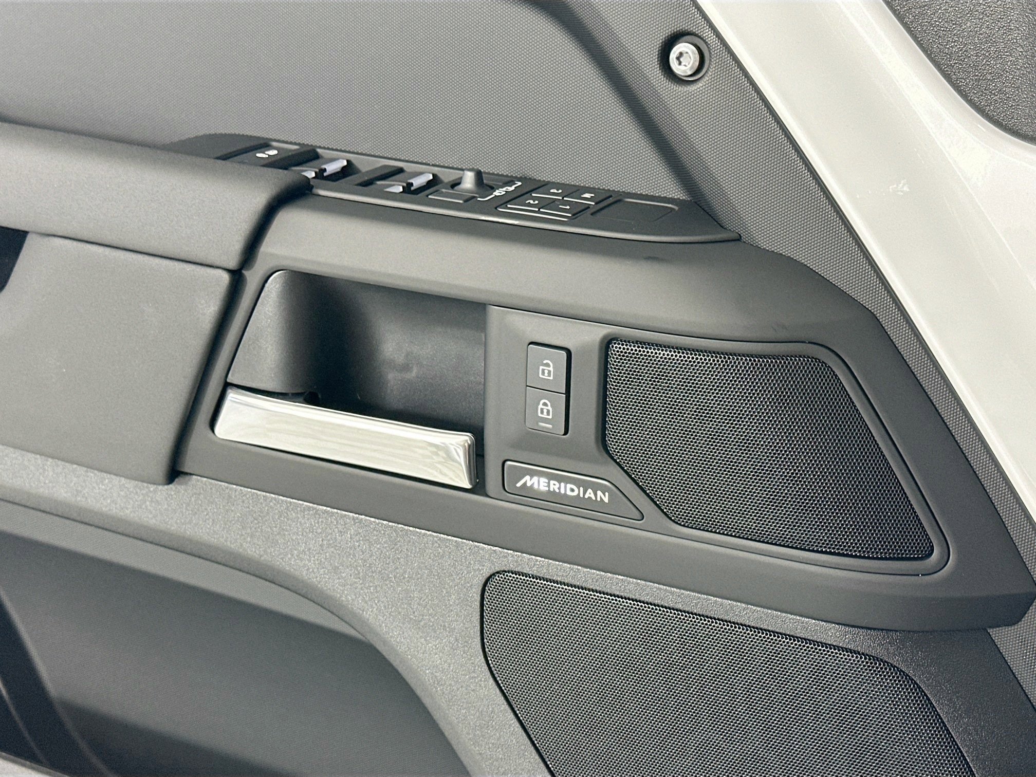 Used 2025 Land Rover Defender 110 S image 16