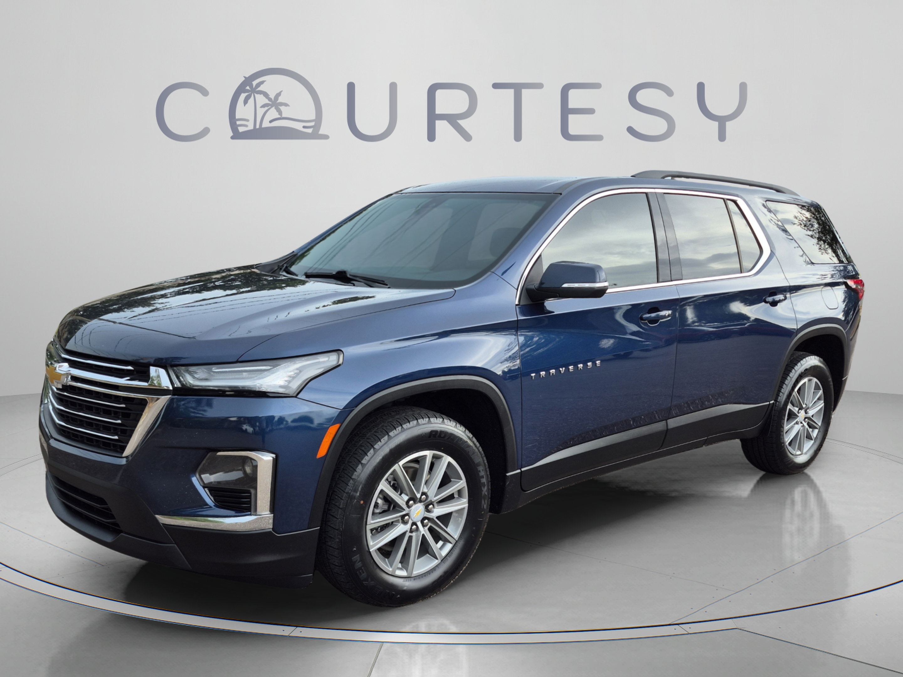 Used 2023 Chevrolet Traverse LT
