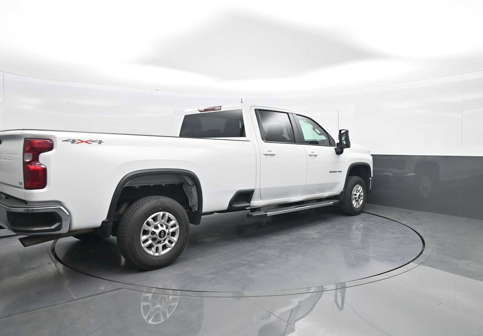 Used 2025 Chevrolet Silverado 2500 LT w/ Convenience Package AWD/4WD image 8