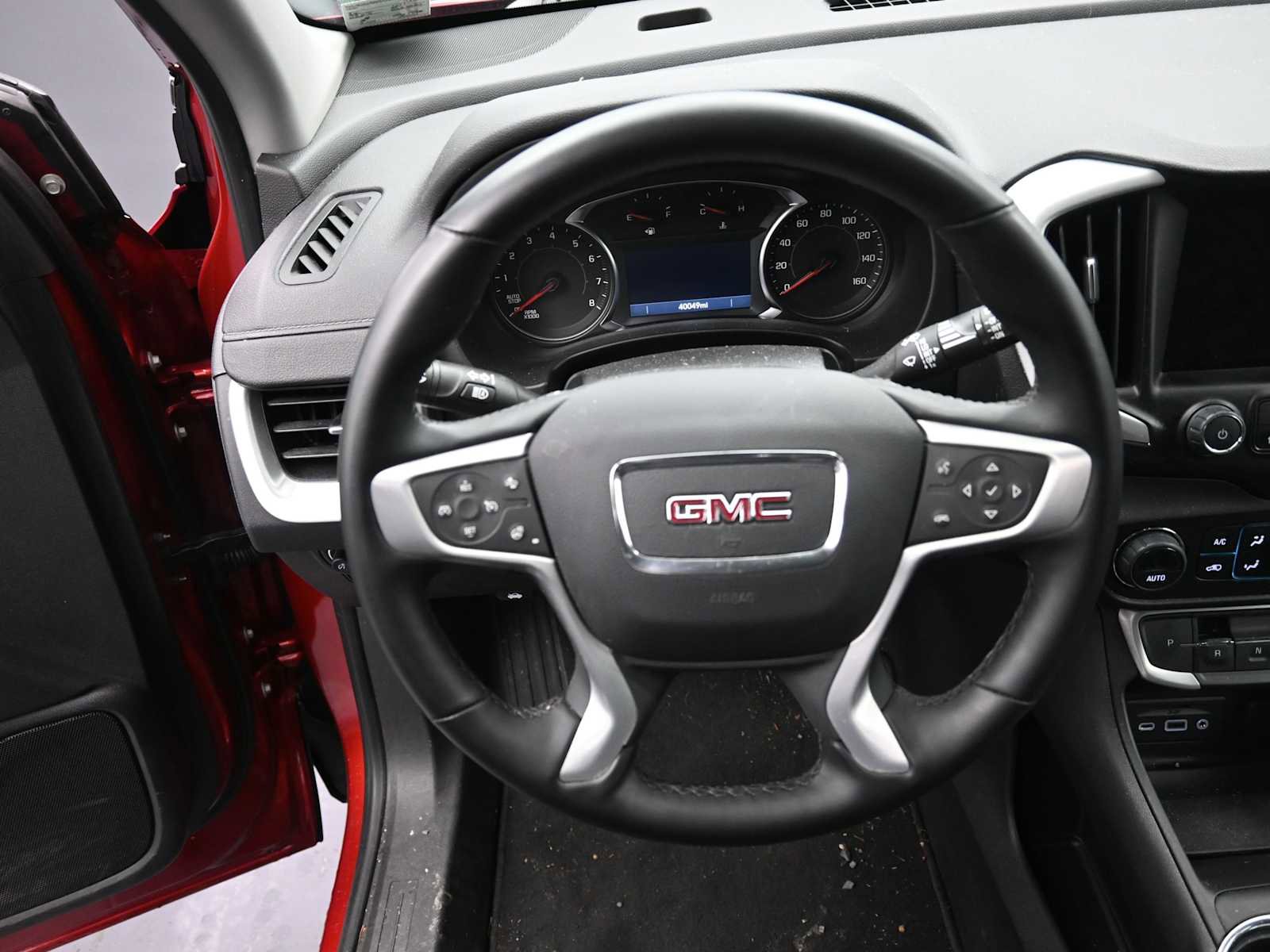 Used 2023 GMC Terrain SLT image 12