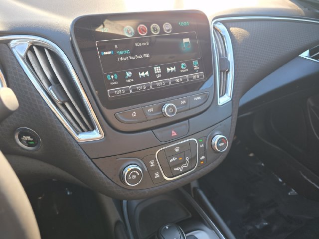 Used 2017 Chevrolet Malibu LT FWD image 32