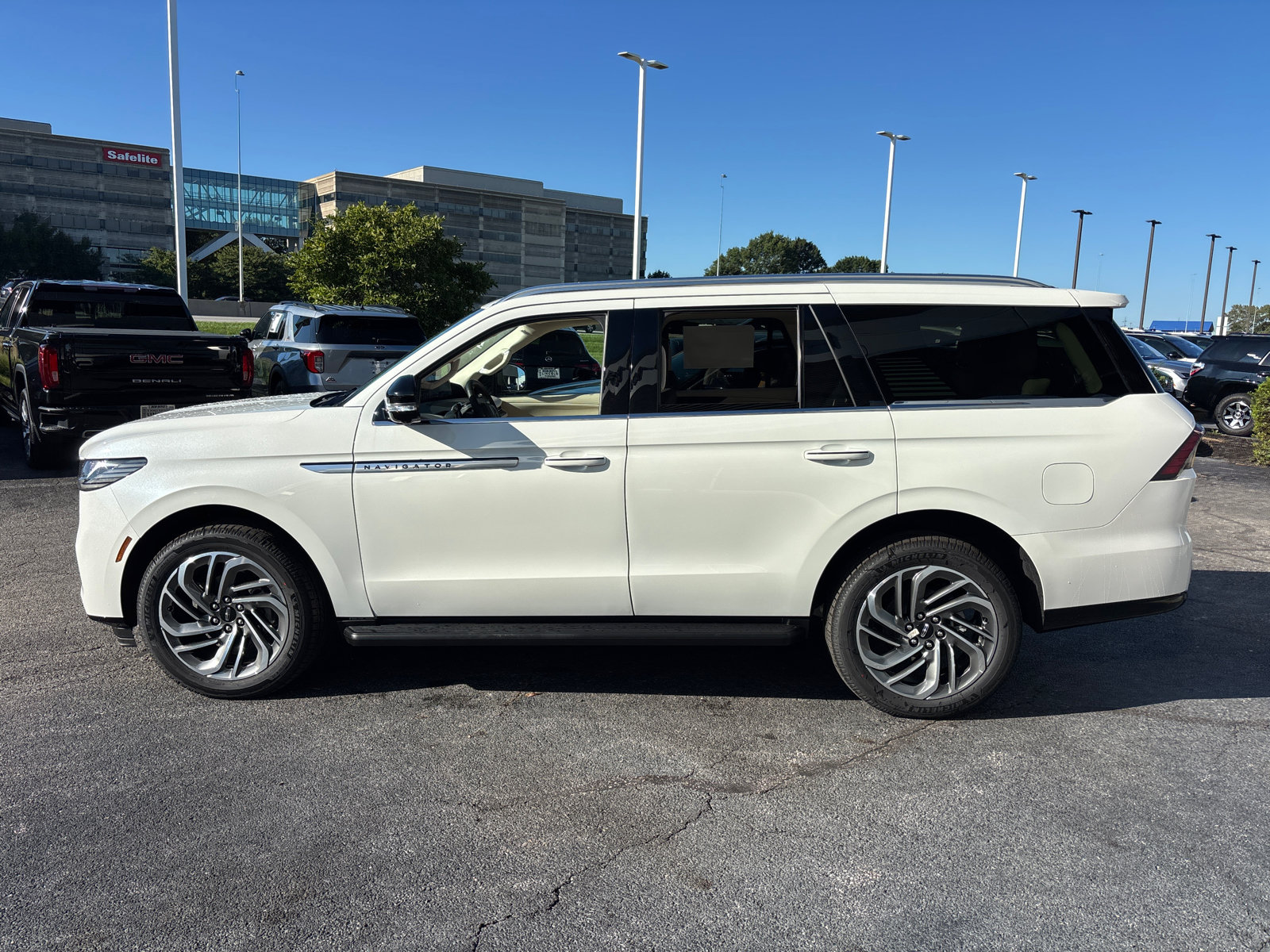New 2027 Lincoln Navigator Premiere AWD/4WD image 4