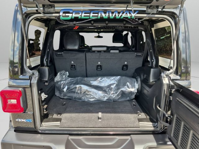 Used 2022 Jeep Wrangler Unlimited Sahara AWD/4WD image 8
