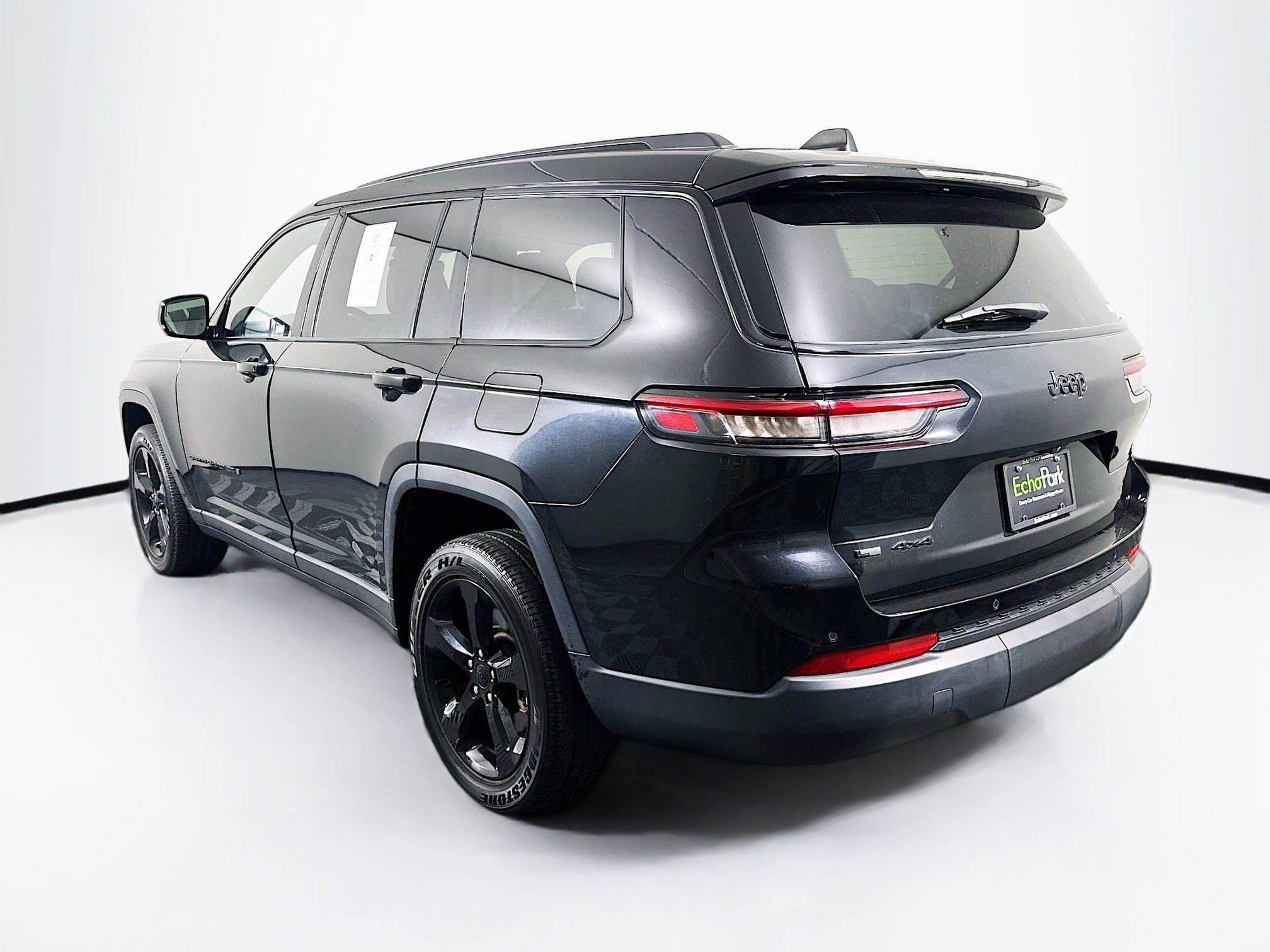 Used 2023 Jeep Grand Cherokee L Laredo image 5