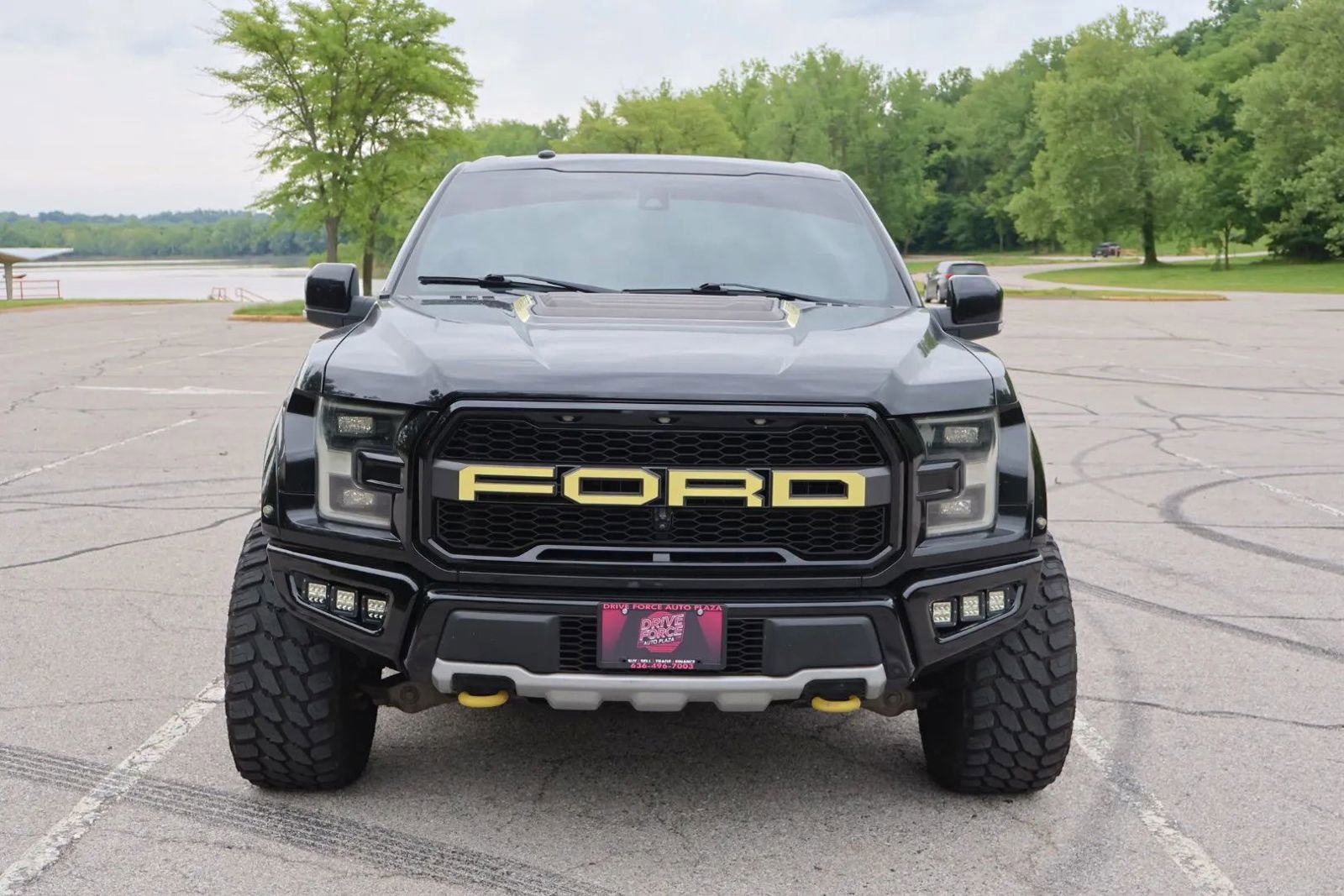 Used 2017 Ford F150 Raptor w/ Equipment Group 802A Luxury AWD/4WD image 3