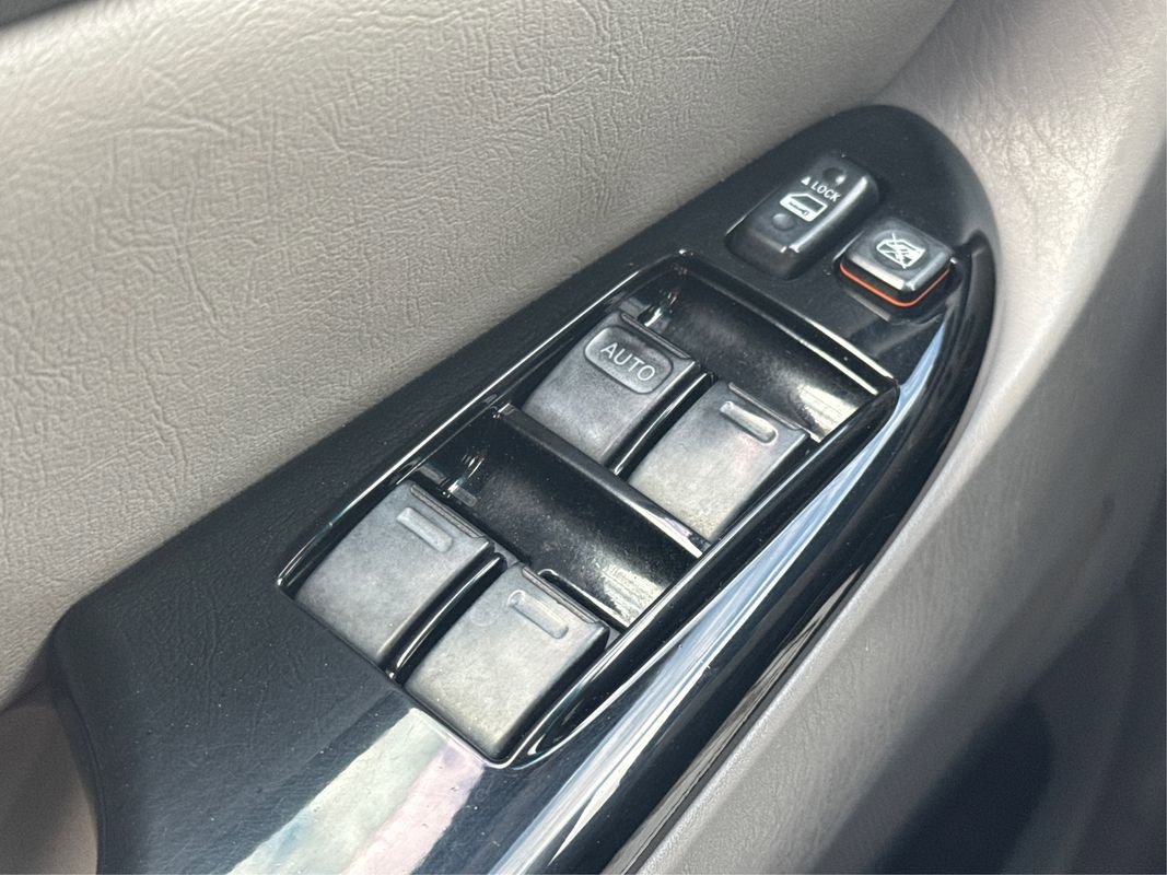 Used 2005 Toyota Sienna LE image 33