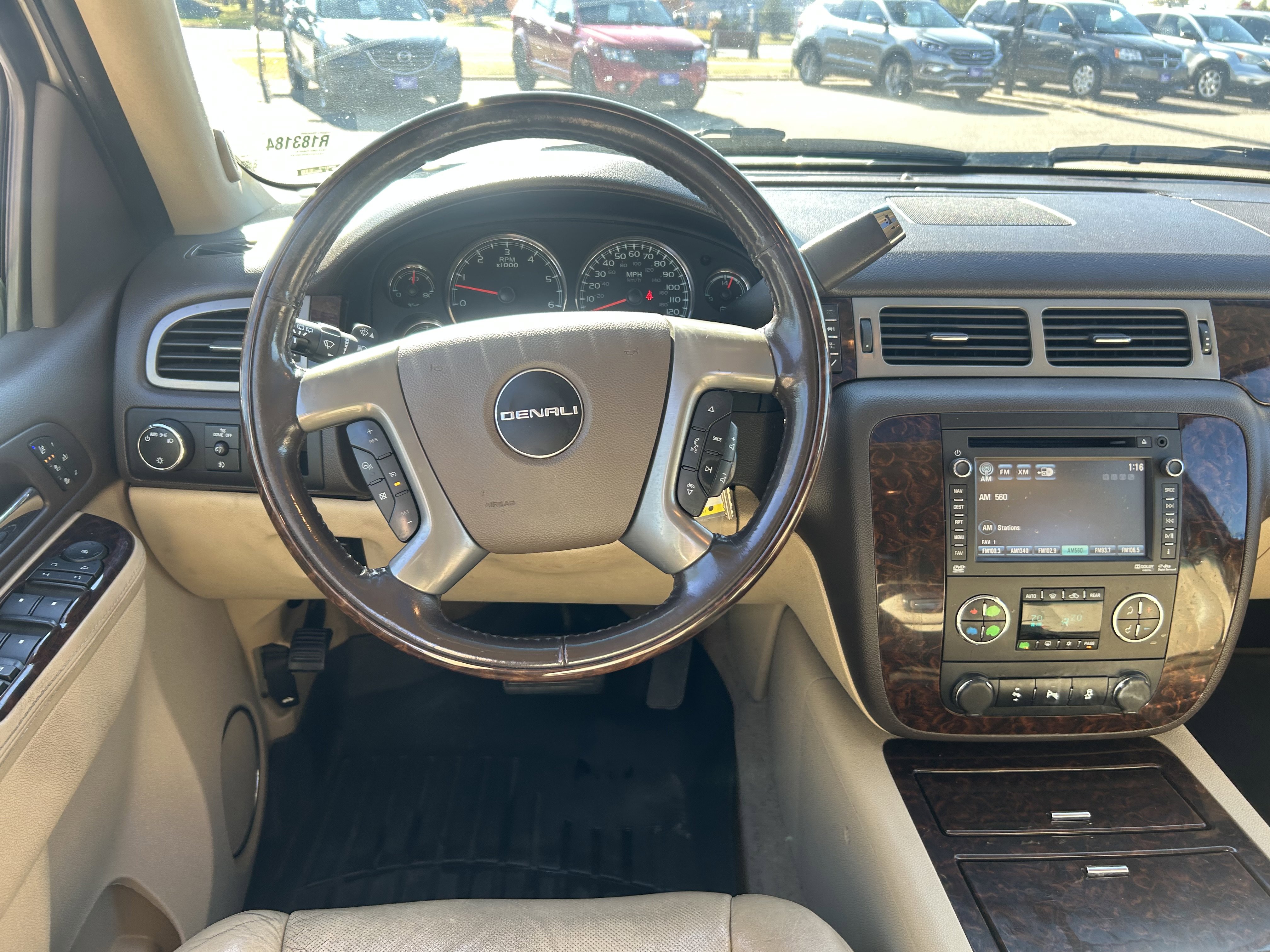 Used 2013 GMC Yukon XL Denali image 15