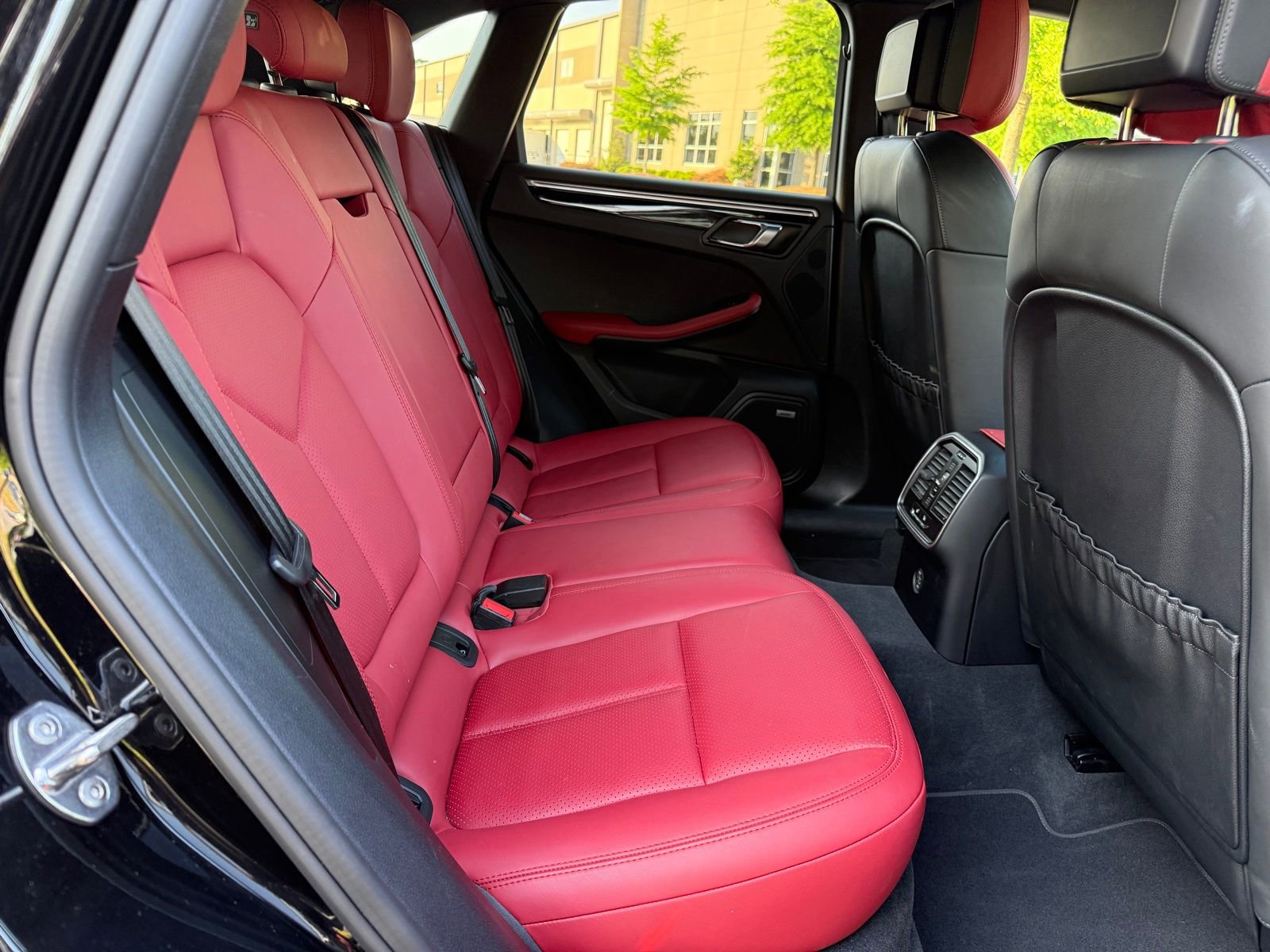 Used 2019 Porsche Macan AWD/4WD image 41