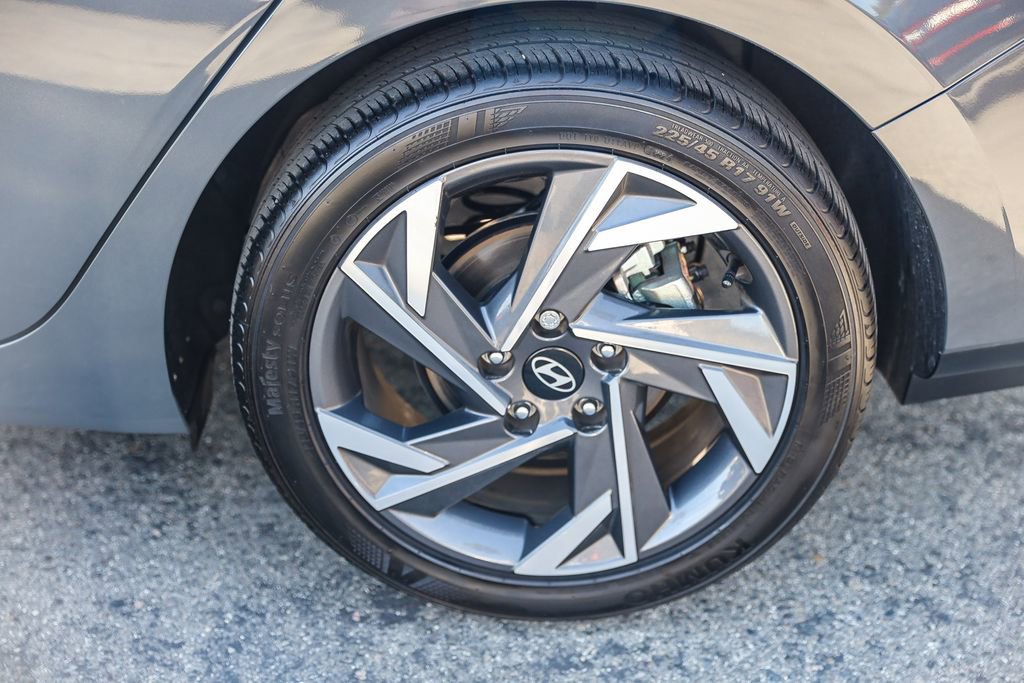 Certified 2024 Hyundai Elantra Limited FWD image 8