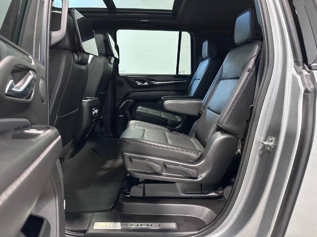Used 2023 GMC Yukon XL Denali w/ Denali Reserve Package AWD/4WD image 23