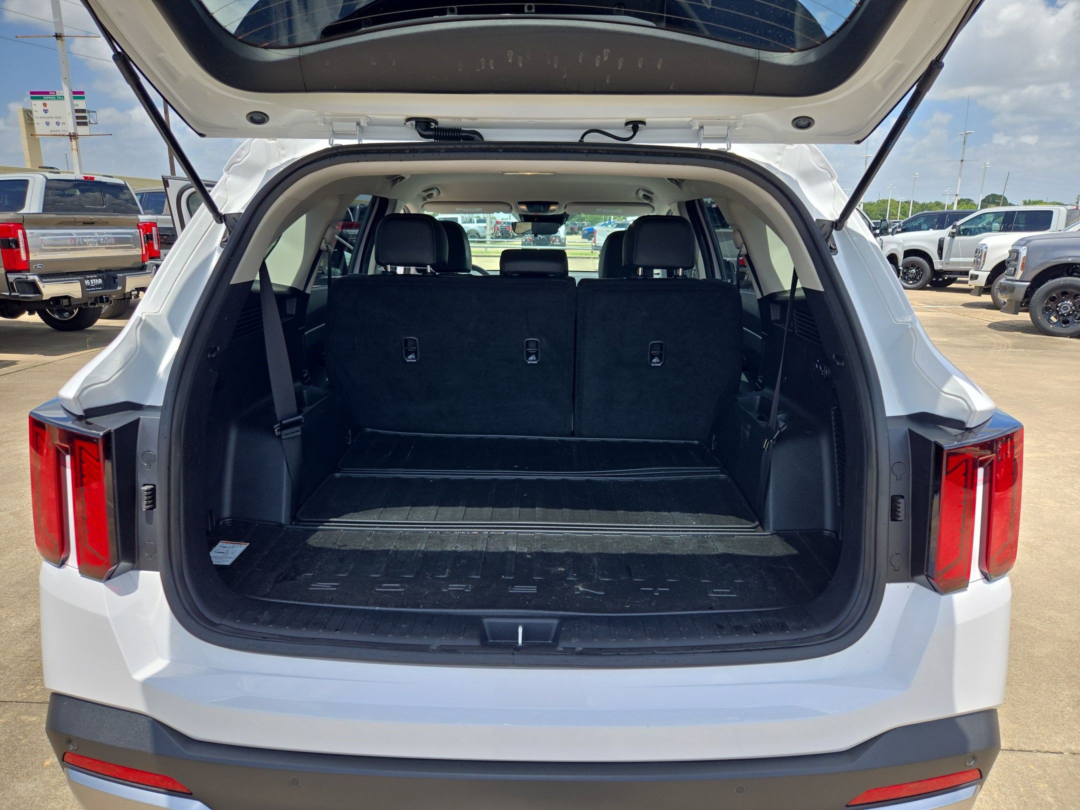 Used 2025 Kia Sorento S FWD image 31