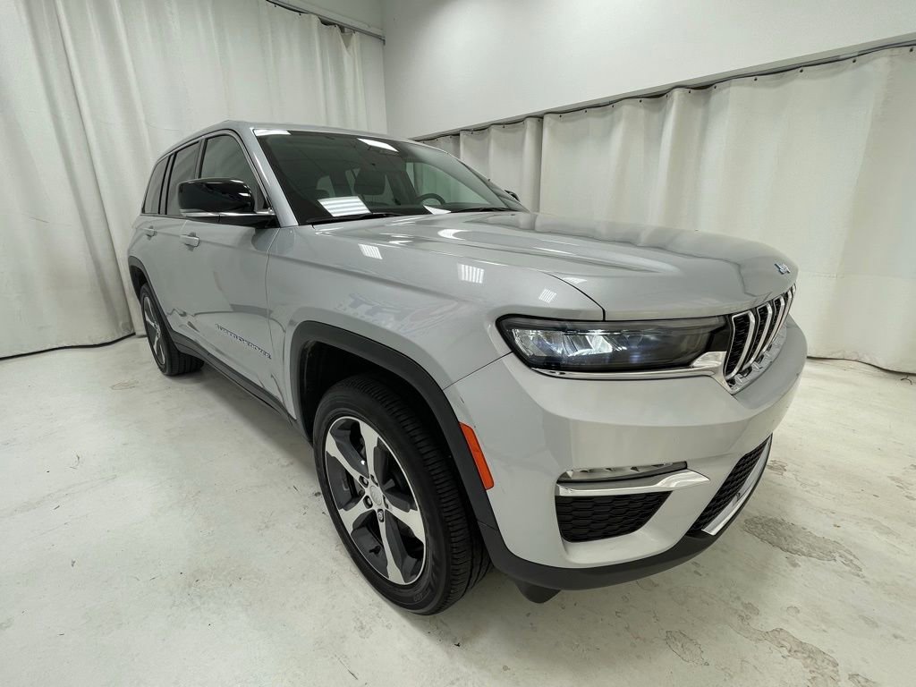 Used 2024 Jeep Grand Cherokee Limited 4xe AWD/4WD image 3