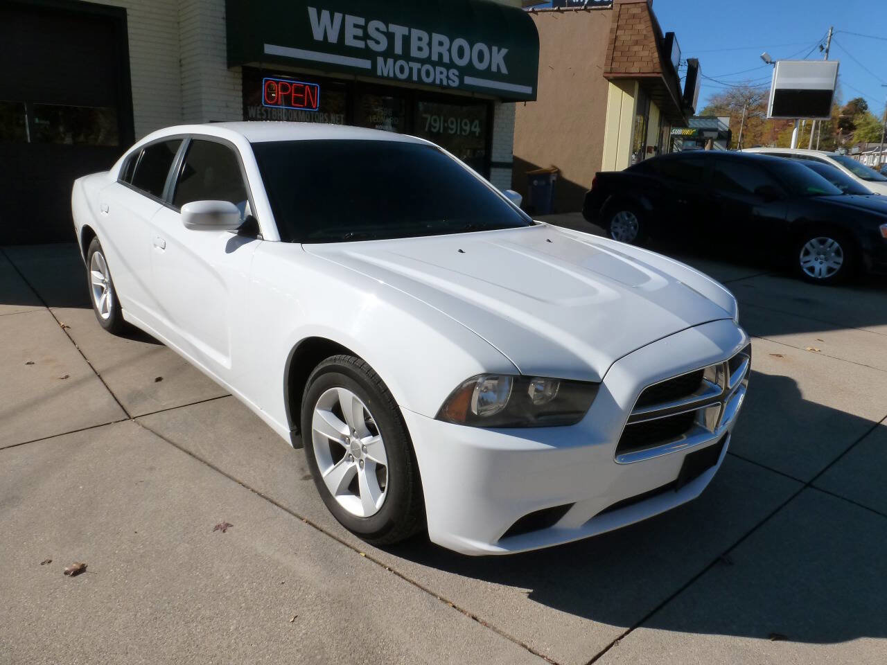 Used 2014 Dodge Charger SE RWD image 1
