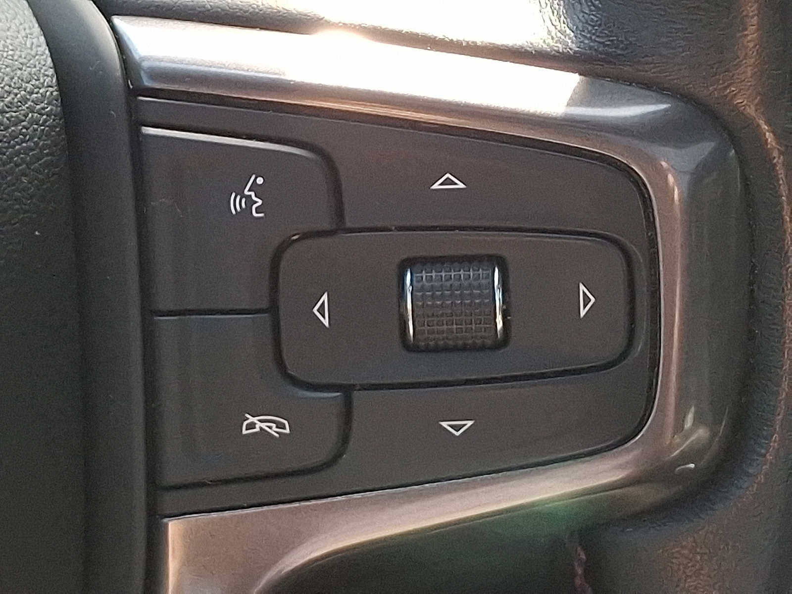 Used 2023 Chevrolet Suburban RST AWD/4WD image 23