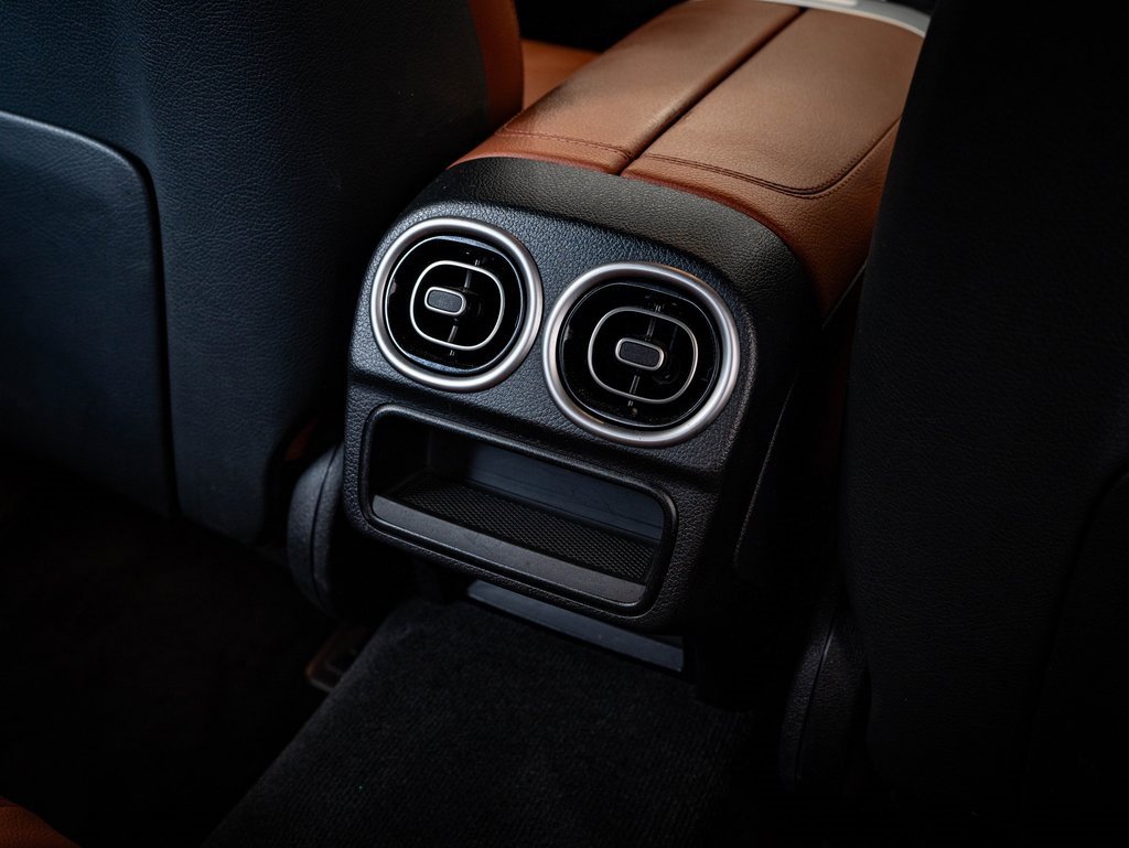 Used 2022 Mercedes-Benz C 300 4MATIC Sedan image 38