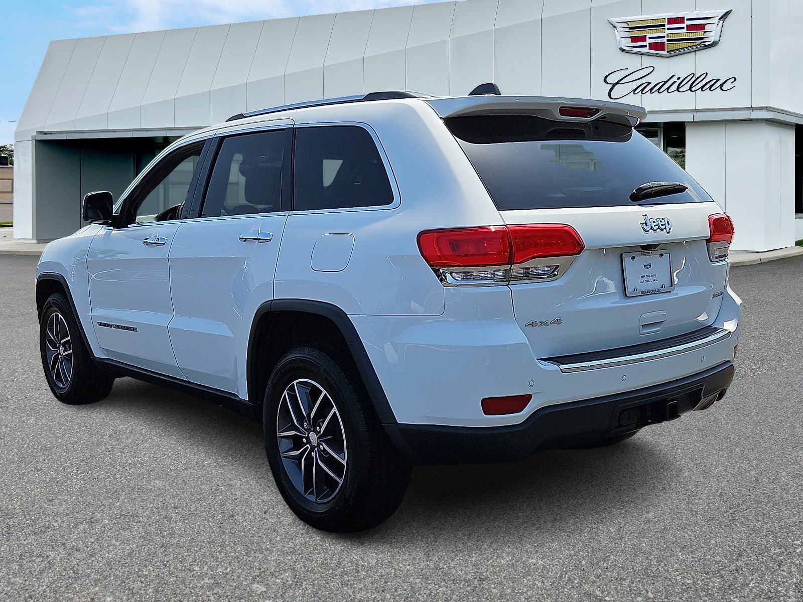 Used 2018 Jeep Grand Cherokee Limited AWD/4WD image 4