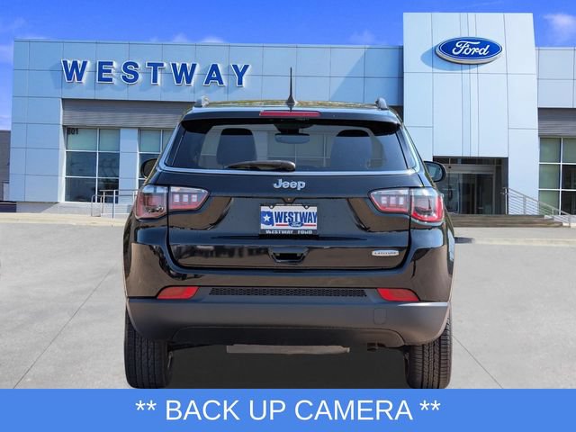 Used 2022 Jeep Compass Latitude w/ Sun and Sound Group FWD image 4