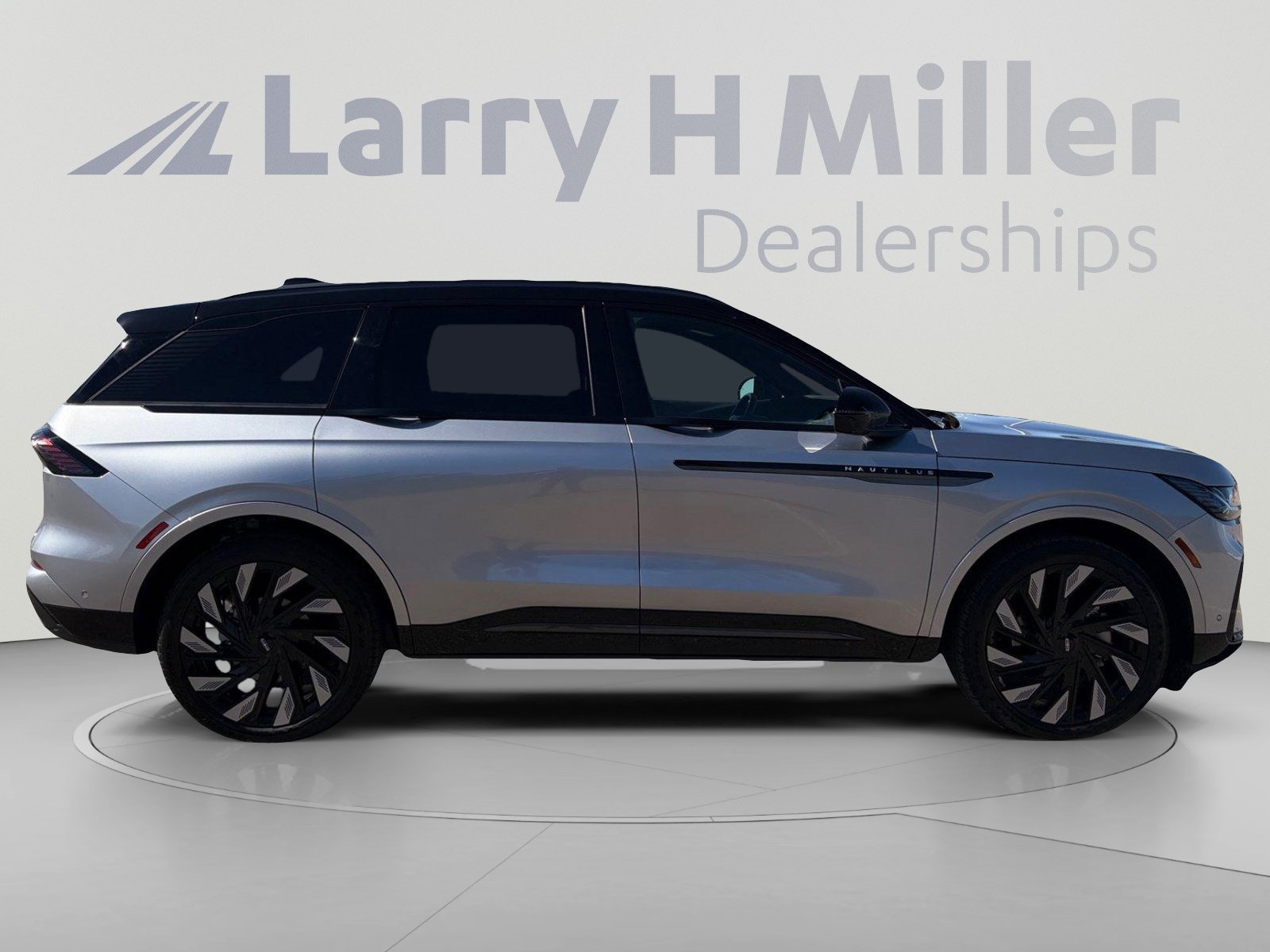 Used 2024 Lincoln Nautilus Reserve w/ Equipment Group 202A AWD/4WD image 7