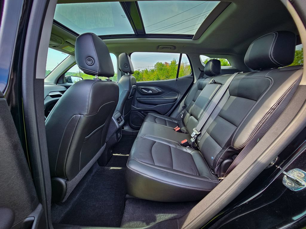 Used 2022 GMC Terrain SLT w/ Infotainment Package II AWD/4WD image 32