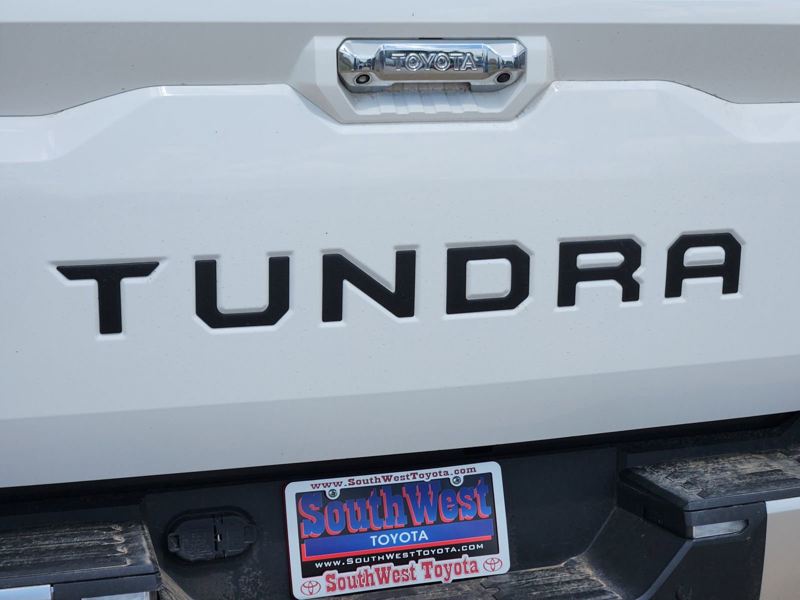 Used 2024 Toyota Tundra Limited w/ Power Package image 12