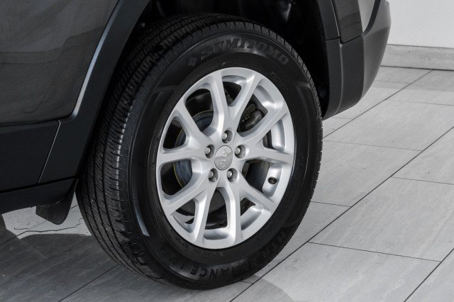 Used 2016 Jeep Cherokee Latitude AWD/4WD image 53