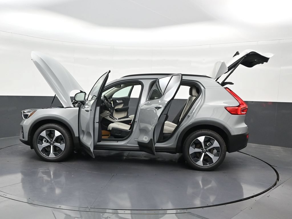 New 2026 Volvo XC40 B5 Plus w/ Protection Package Premier AWD/4WD image 33