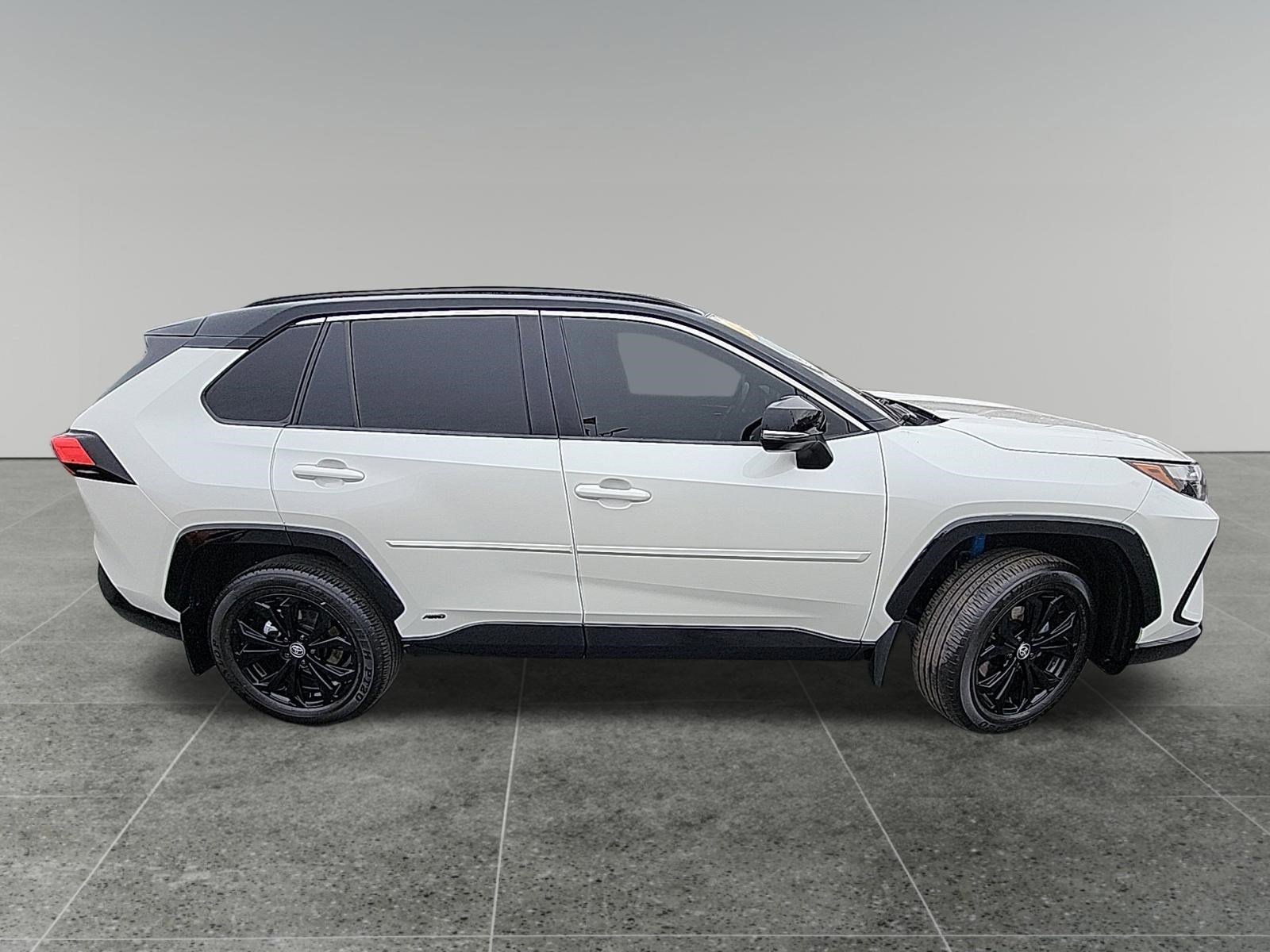 Certified 2022 Toyota RAV4 XSE w/ XSE Grade Weather Package AWD/4WD image 8