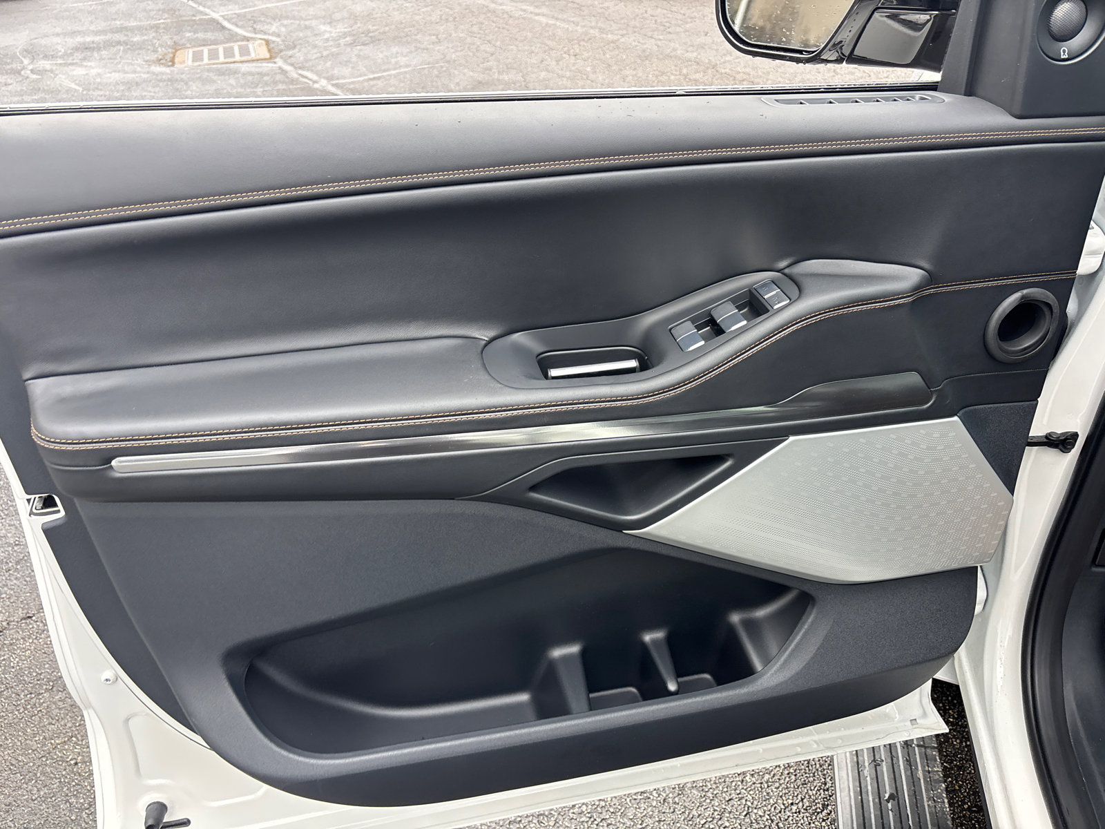 New 2026 Lincoln Navigator L Black Label AWD/4WD image 11