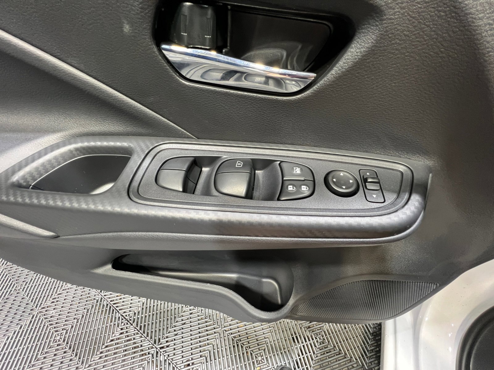 New 2025 Nissan Versa SV w/ Trunk Package image 14