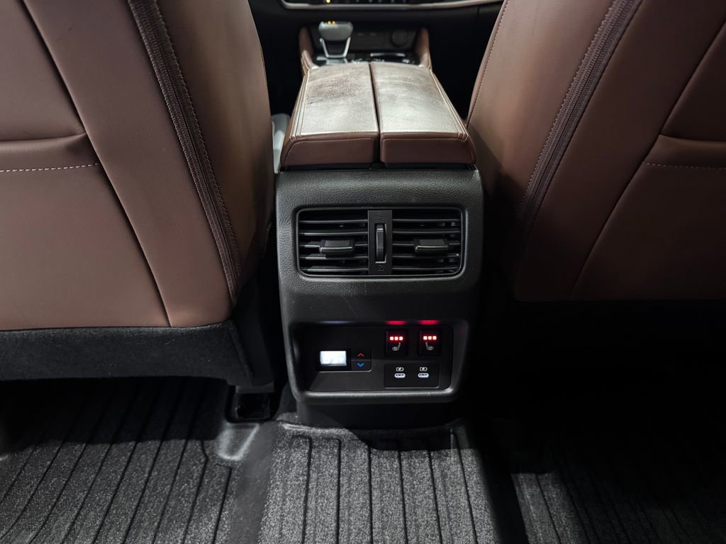 Used 2024 Nissan Rogue Platinum w/ Platinum Premium Package image 28