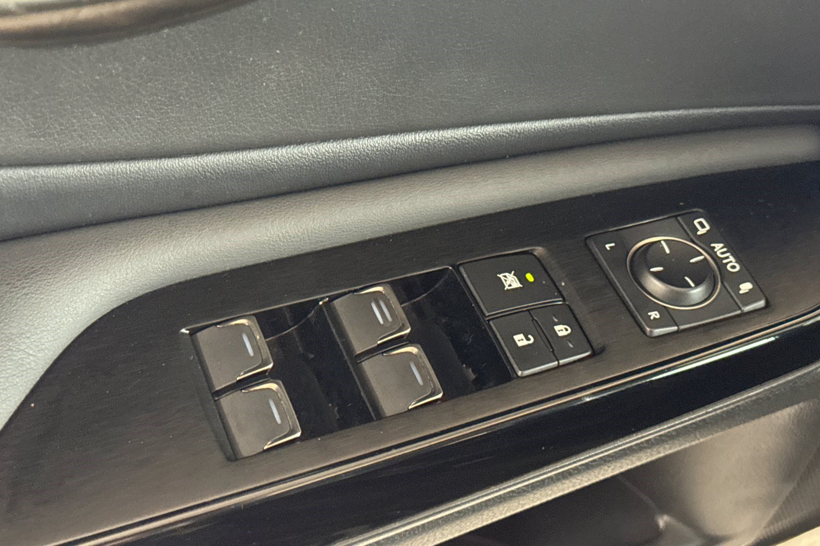 Used 2023 Lexus ES 350 w/ Accessory Package (Z1) FWD image 13