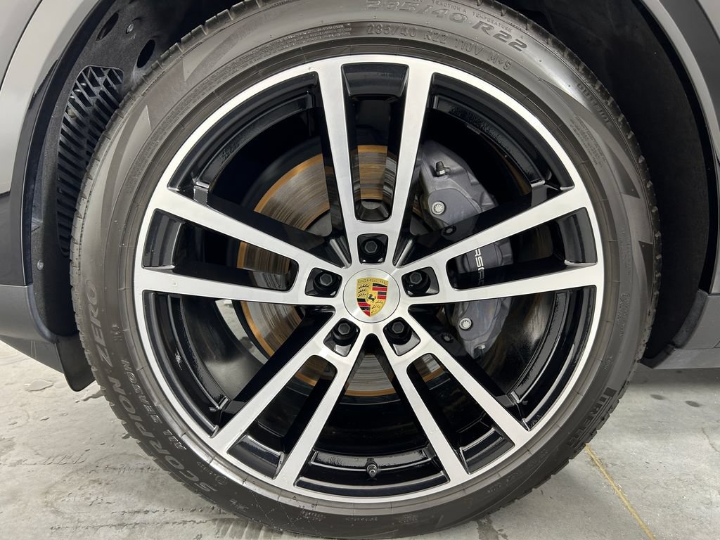 Used 2024 Porsche Cayenne Coupe AWD/4WD image 11
